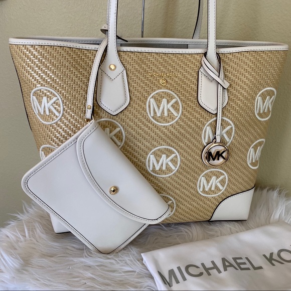 New Michael Kors large Eva logo shoulder tote - Picture 3 of 16